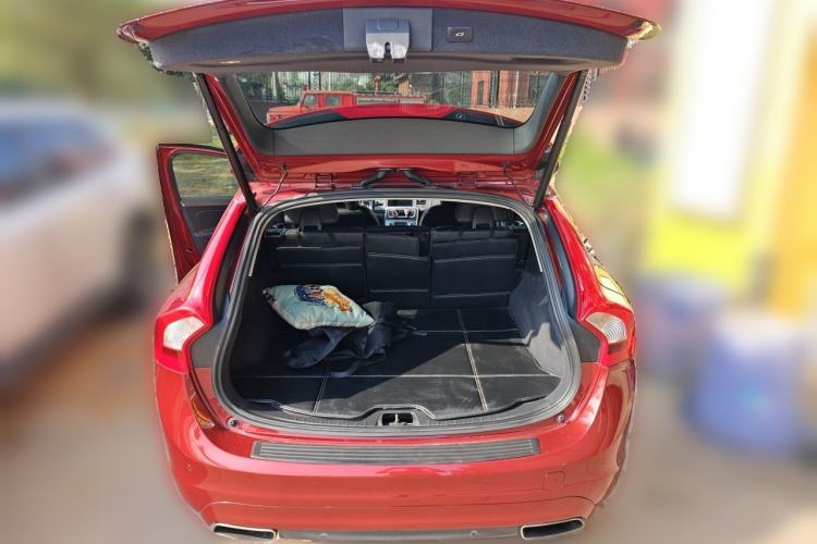 Used Volvo V60 2017 T5 Zhiyi Edition China VI Trunk