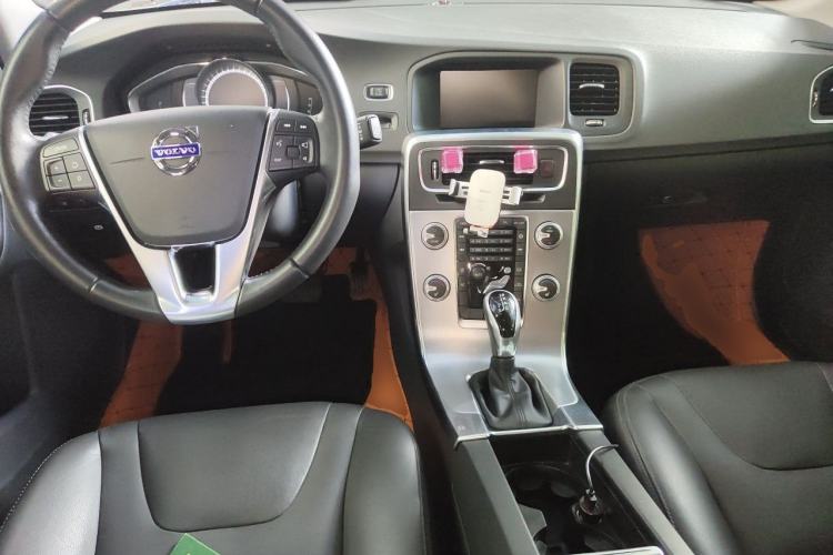 Used Volvo V60 2017 T5 Zhiyi Edition China V Standard Center Console