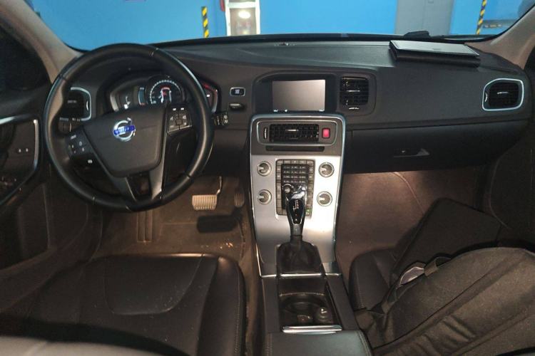 Used Volvo V60 2017 T4 Smart Edition China V Standard Center Console