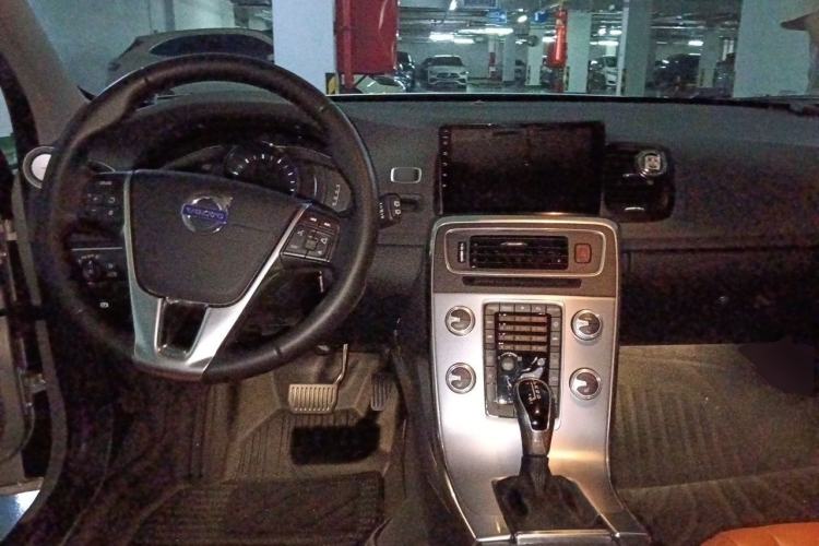 Used Volvo V60 2017 T5 Zhiyi Edition China V Standard Center Console
