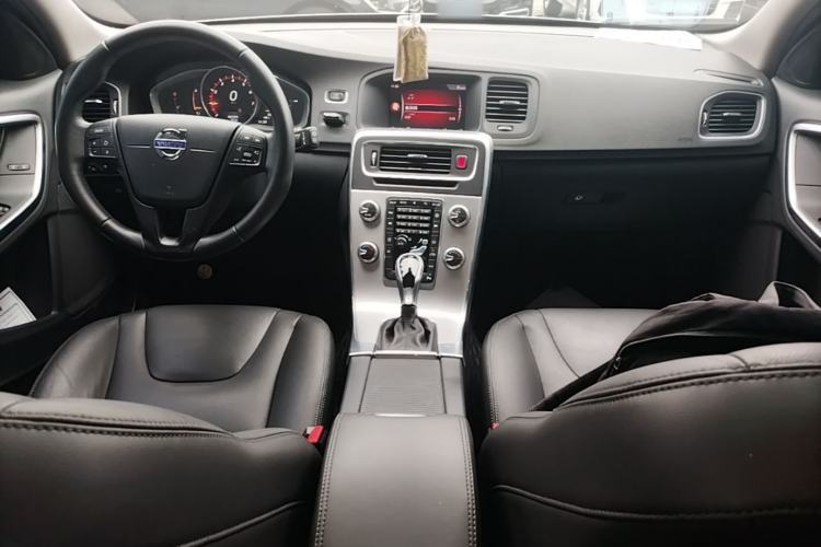 Used Volvo V60 2017 T4 Smart Edition China V Standard Center Console