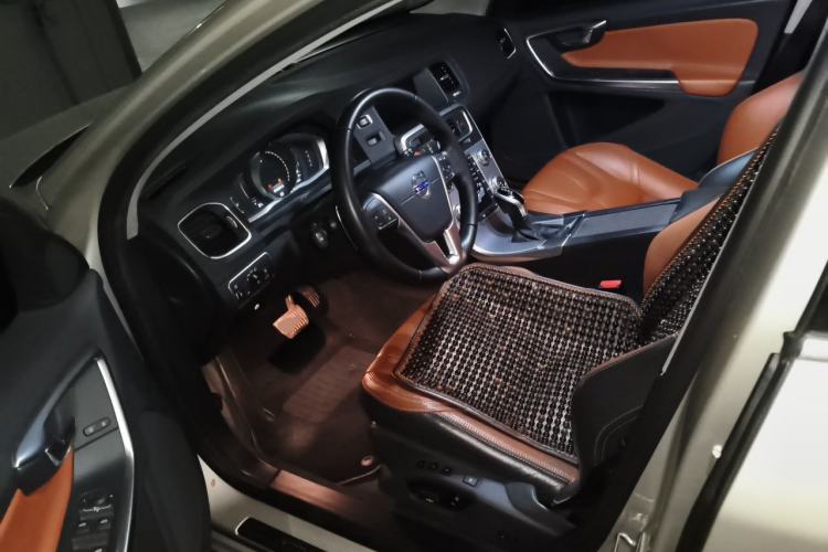 Used Volvo V60 2017 T5 Zhiya Edition China V Standard Driver Seat