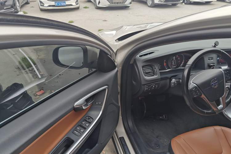 Used Volvo V60 2017 T5 Zhiya Edition China V Standard Driver Seat