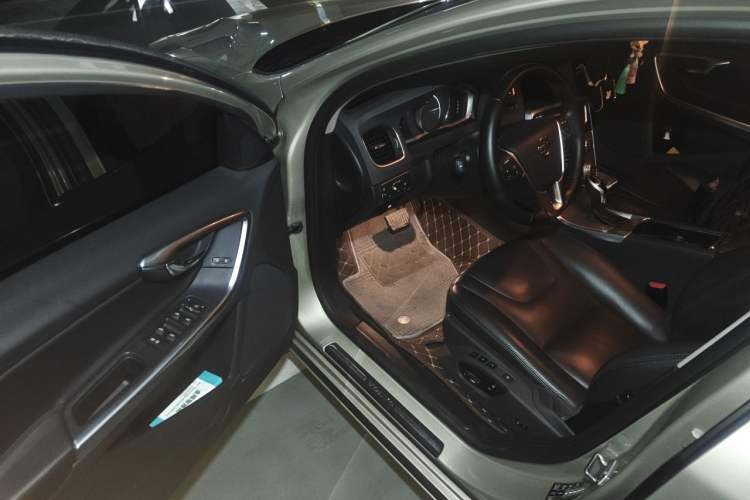 Used Volvo V60 2017 T5 Zhiyi Edition China V Standard Driver Seat