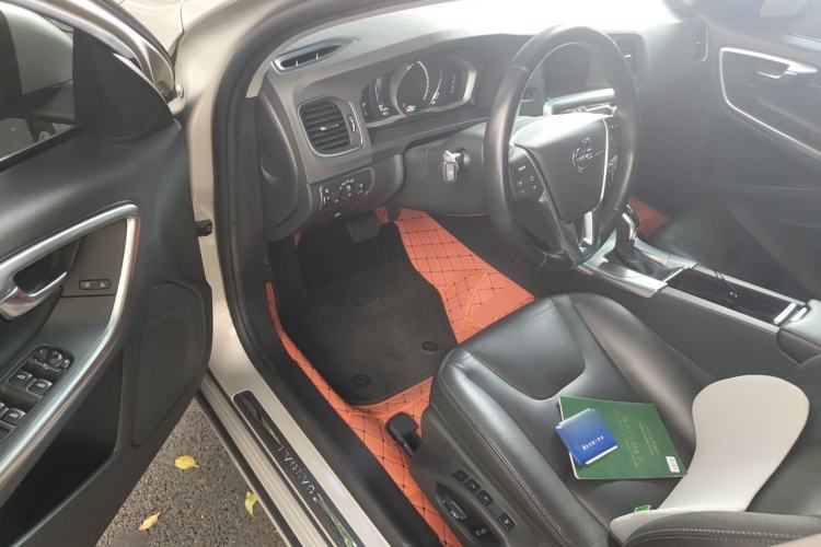 Used Volvo V60 2017 T5 Zhiyi Edition China V Standard Driver Seat