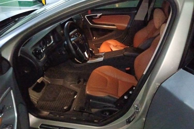 Used Volvo V60 2017 T5 Zhiyi Edition China V Standard Driver Seat