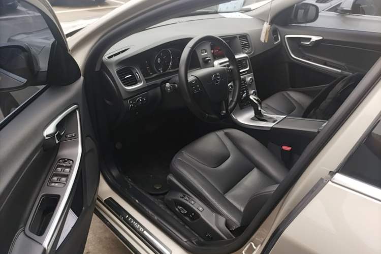 Used Volvo V60 2017 T4 Smart Edition China V Standard Driver Seat