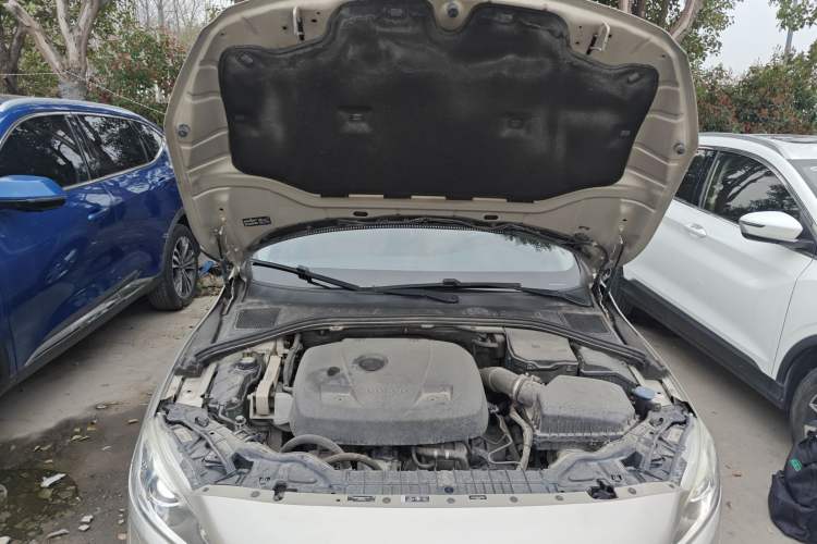Used Volvo V60 2017 T5 Zhiya Edition China V Standard Engine Bay