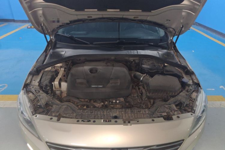Used Volvo V60 2017 T4 Smart Edition China V Standard Engine Bay