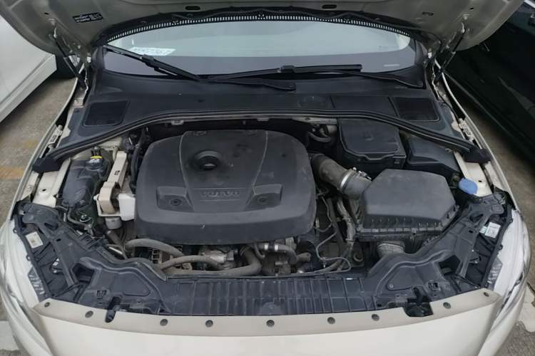 Used Volvo V60 2017 T4 Smart Edition China V Standard Engine Bay