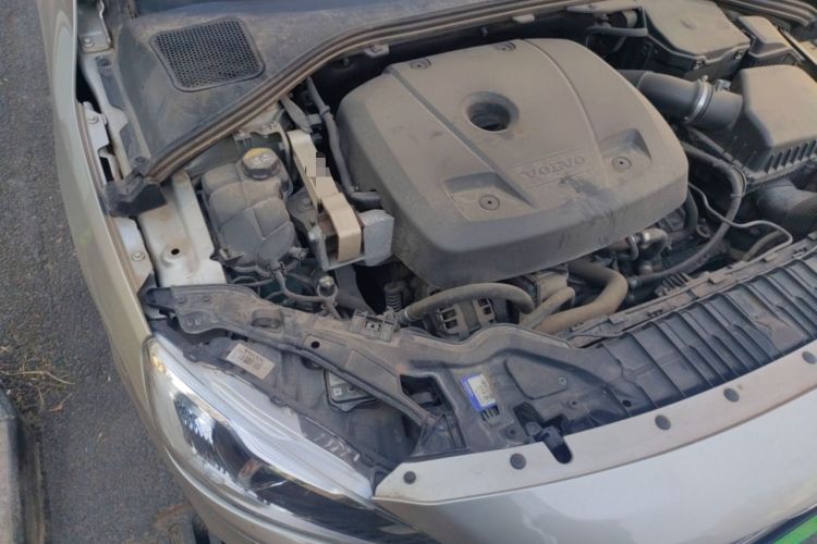 Used Volvo V60 2017 T5 Zhiya Edition China V Standard Engine Bay Right