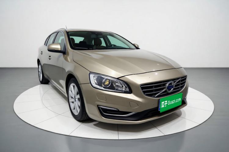 Used Volvo V60 2017 T5 Zhiyi Edition China V Standard Front Right 45 Deg