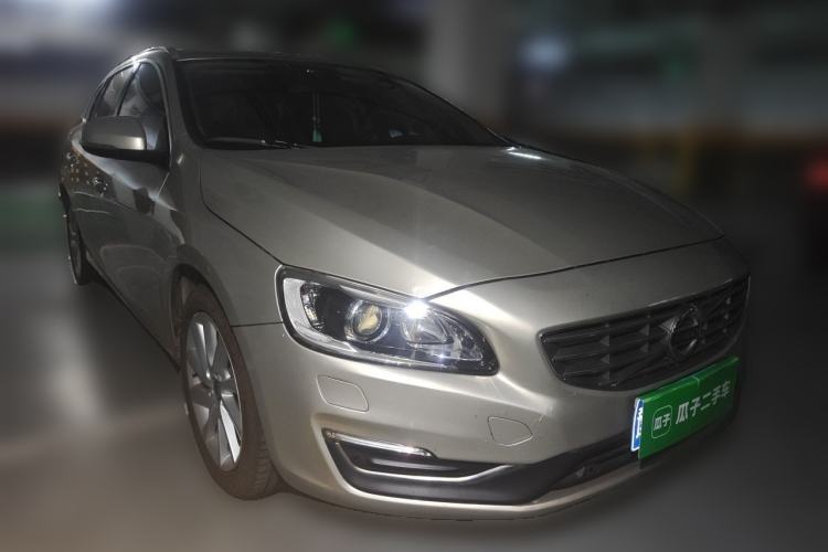Used Volvo V60 2017 T5 Zhiyi Edition China V Standard Front Right 45 Deg