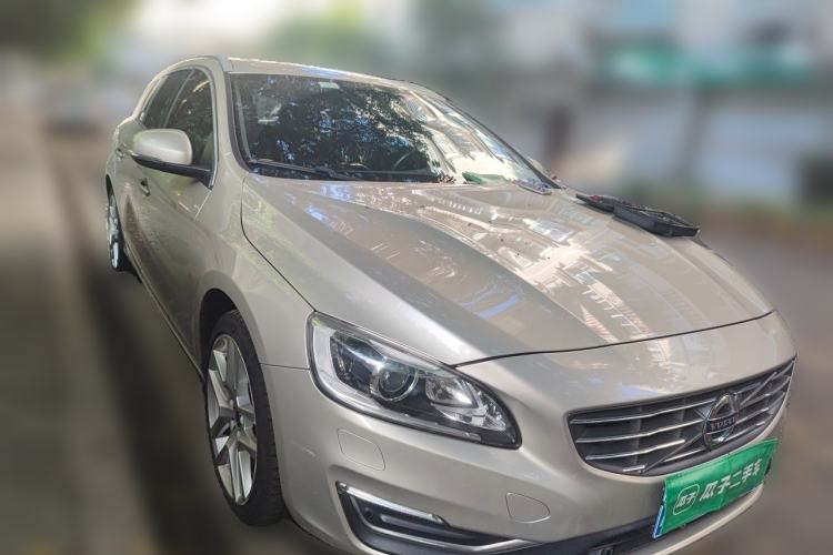 Used Volvo V60 2017 T5 Zhiyi Edition China V Standard Front Right 45 Deg