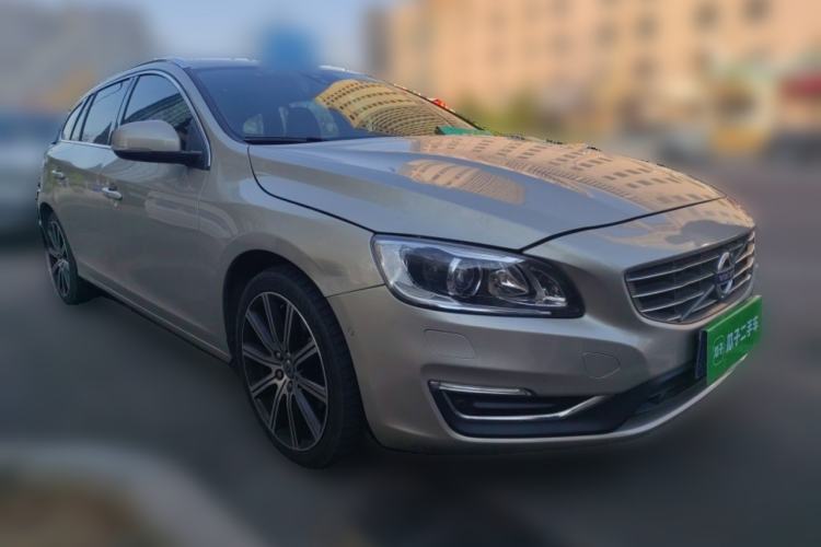 Used Volvo V60 2017 T5 Zhiya Edition China V Standard Front Right 45 Deg