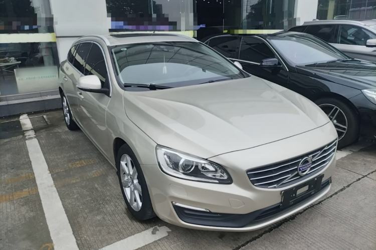 Used Volvo V60 2017 T4 Smart Edition China V Standard Front Right 45 Deg