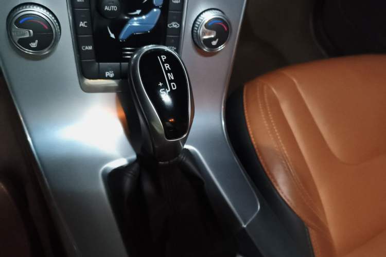 Used Volvo V60 2017 T5 Zhiya Edition China V Standard Gear Lever