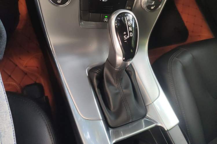 Used Volvo V60 2017 T5 Zhiyi Edition China V Standard Gear Lever