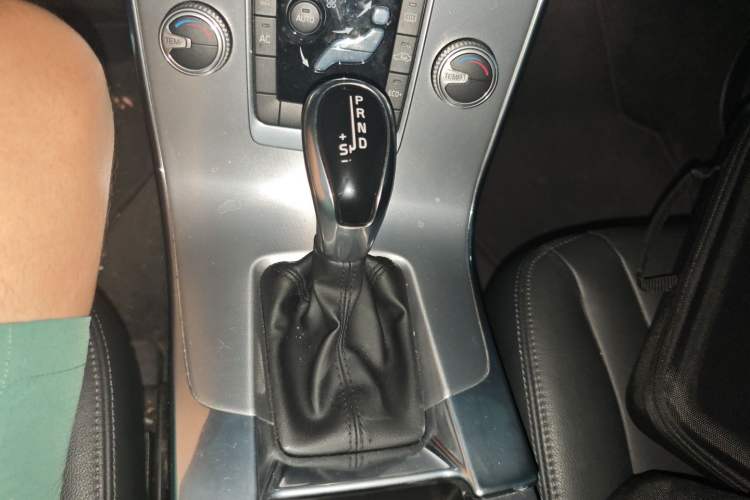 Used Volvo V60 2017 T4 Smart Edition China V Standard Gear Lever