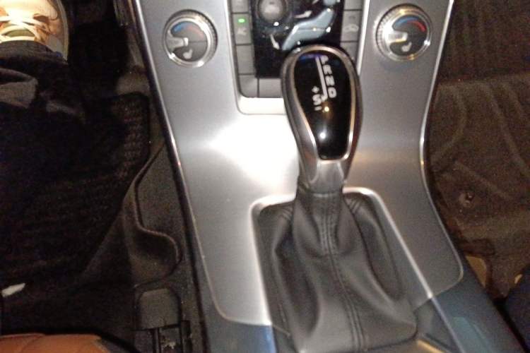 Used Volvo V60 2017 T5 Zhiyi Edition China V Standard Gear Lever