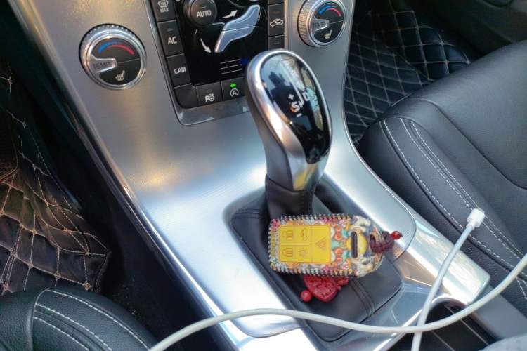 Used Volvo V60 2017 T5 Zhiya Edition China V Standard Gear Lever