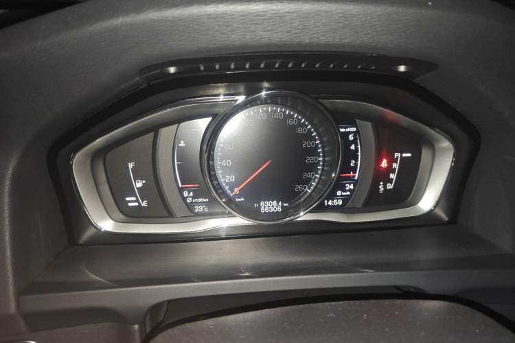 Used Volvo V60 2017 T5 Zhiyi Edition China V Standard Instrument Cluster