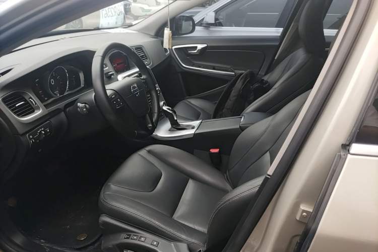 Used Volvo V60 2017 T4 Smart Edition China V Standard Left Front Seat
