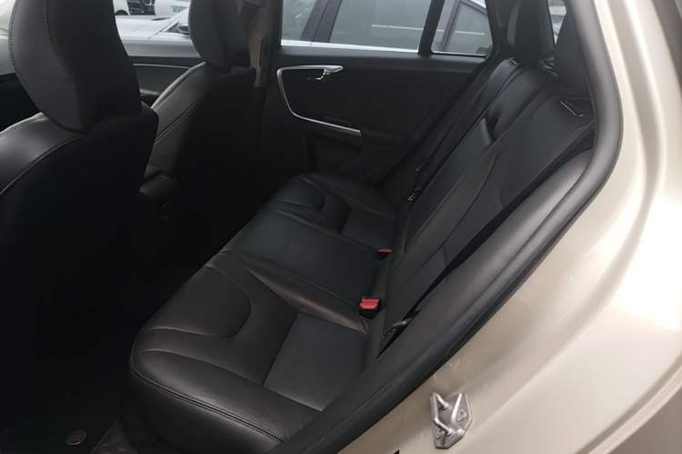 Used Volvo V60 2017 T4 Smart Edition China V Standard Left Rear Seat