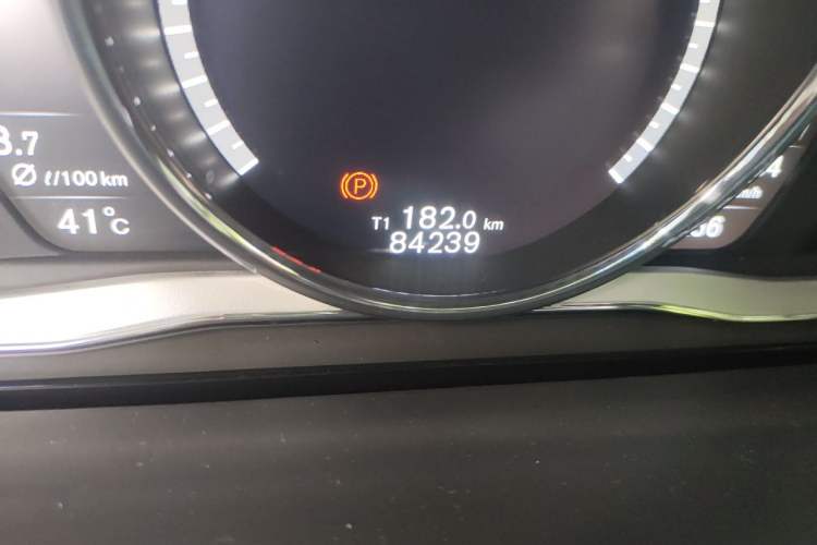 Used Volvo V60 2017 T5 Zhiyi Edition China V Standard Odometer Close Up