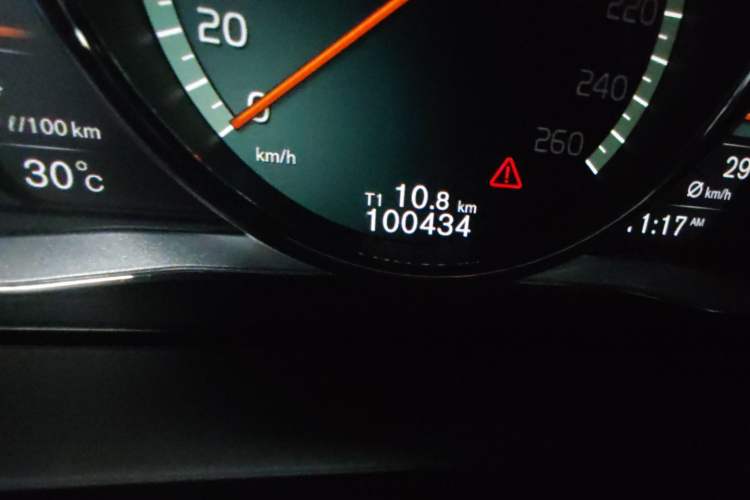 Used Volvo V60 2017 T4 Smart Edition China V Standard Odometer Close Up