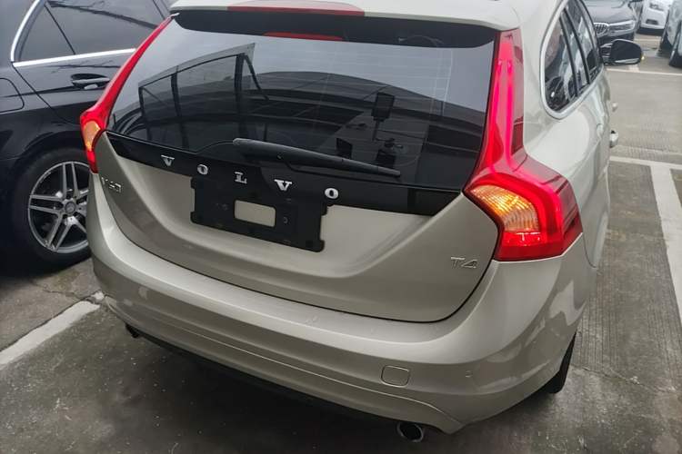 Used Volvo V60 2017 T4 Smart Edition China V Standard Rear