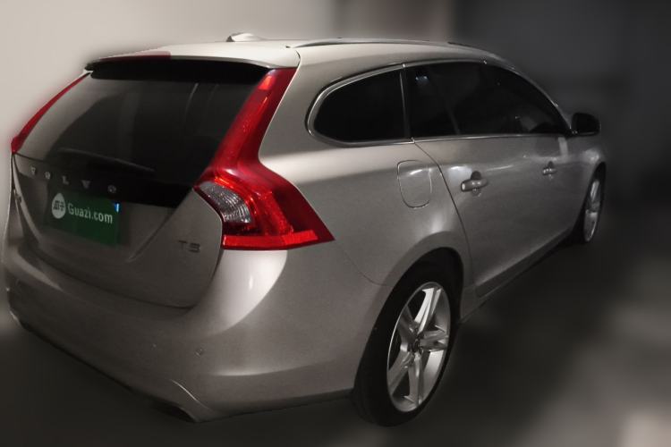 Used Volvo V60 2017 T5 Zhiya Edition China V Standard Rear Right 45 Deg