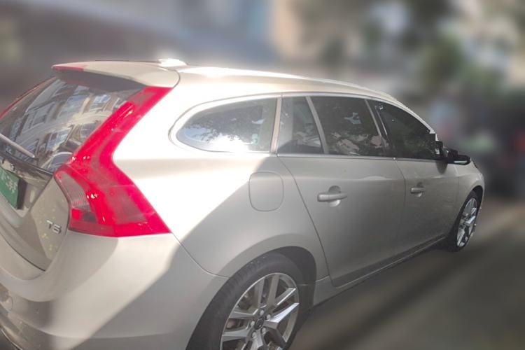 Used Volvo V60 2017 T5 Zhiyi Edition China V Standard Rear Right 45 Deg