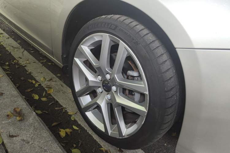 Used Volvo V60 2017 T5 Zhiyi Edition China V Standard Right Front Wheel Hub