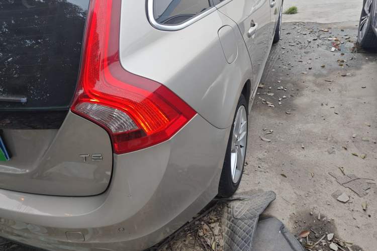 Used Volvo V60 2017 T5 Zhiya Edition China V Standard Right Rear Taillight