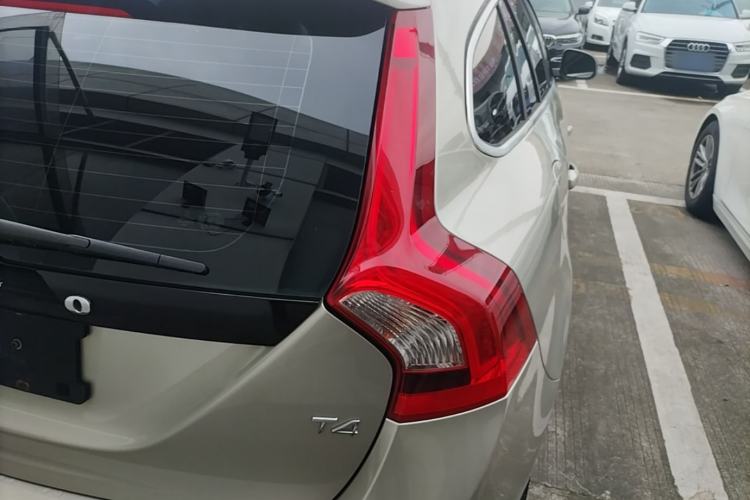 Used Volvo V60 2017 T4 Smart Edition China V Standard Right Rear Taillight