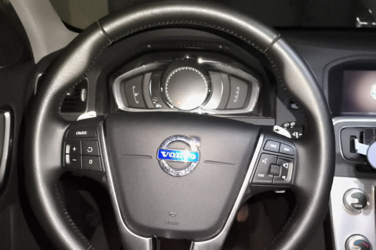 Used Volvo V60 2017 T5 Zhiya Edition China V Standard Steering Wheel