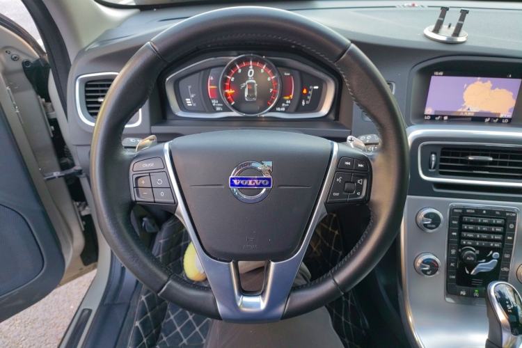 Used Volvo V60 2017 T5 Zhiya Edition China V Standard Steering Wheel