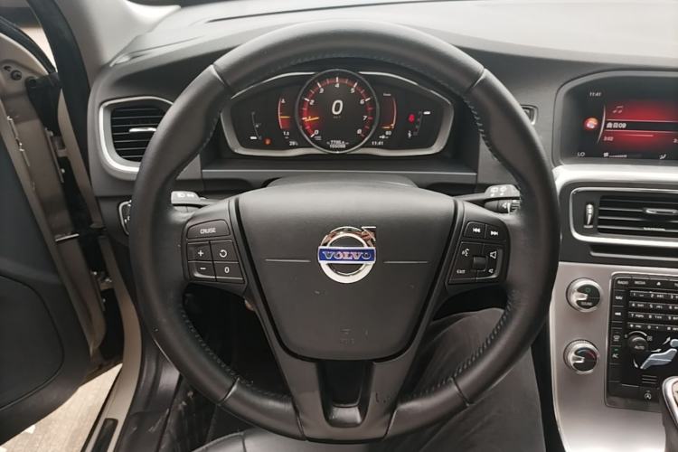Used Volvo V60 2017 T4 Smart Edition China V Standard Steering Wheel