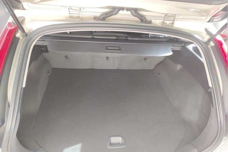 Used Volvo V60 2017 T5 Zhiyi Edition China V Standard Trunk