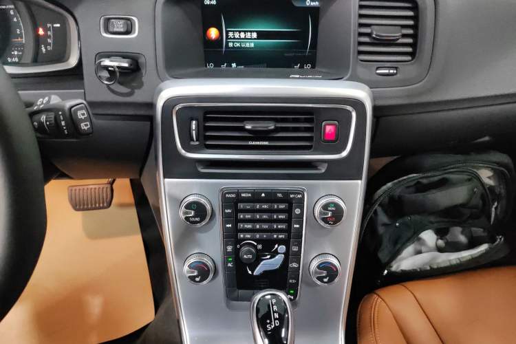 Used Volvo V60 2017 T5 Zhiyi Edition China V Standard Audio And AC Panel