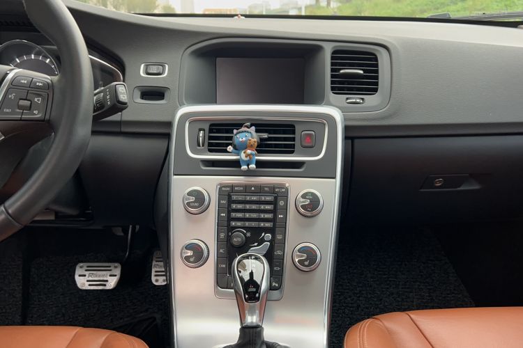 Used Volvo V60 2017 T5 Zhiya Edition China V Standard Audio And AC Panel