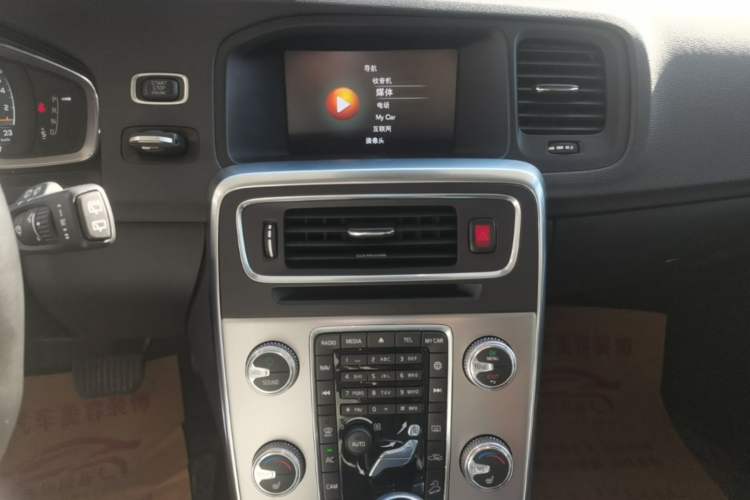 Used Volvo V60 2017 Cross Country T5 AWD China V Standard Audio And AC Panel