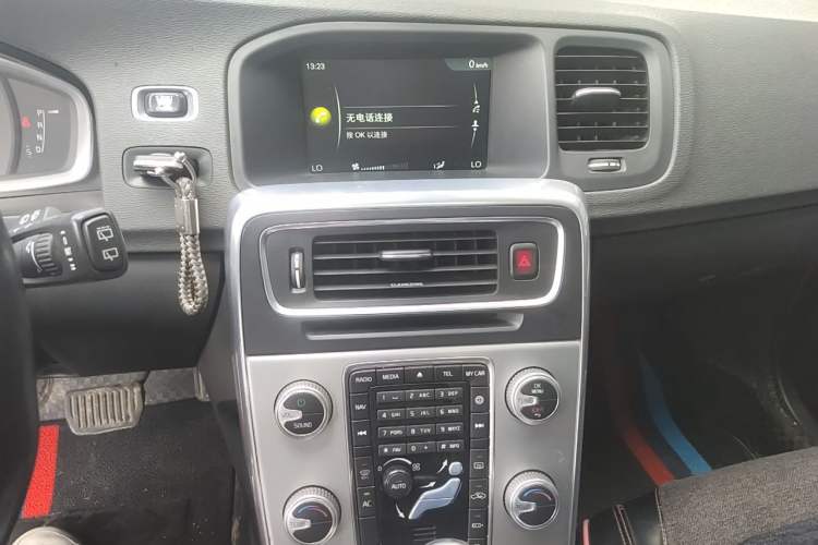 Used Volvo V60 2017 T4 Smart Edition China V Standard Audio And AC Panel