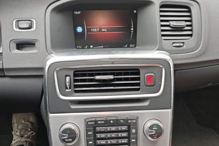 Used Volvo V60 2017 T5 Zhiya Edition China V Standard Audio And AC Panel