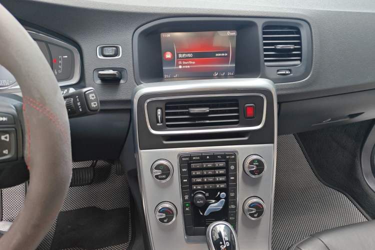Used Volvo V60 2017 T5 Zhiyi Edition China V Standard Audio And AC Panel