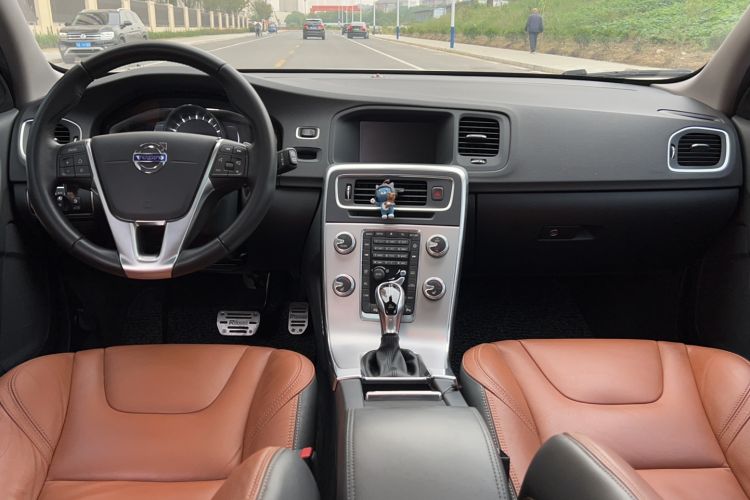 Used Volvo V60 2017 T5 Zhiya Edition China V Standard Center Console