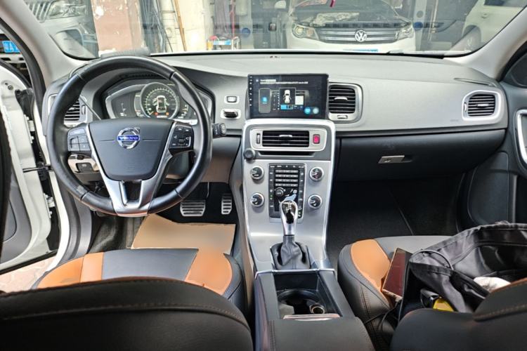 Used Volvo V60 2017 Cross Country T5 AWD China V Standard Center Console