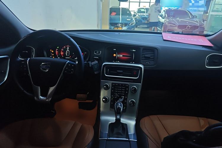 Used Volvo V60 2017 T5 Zhiya Edition China V Standard Center Console