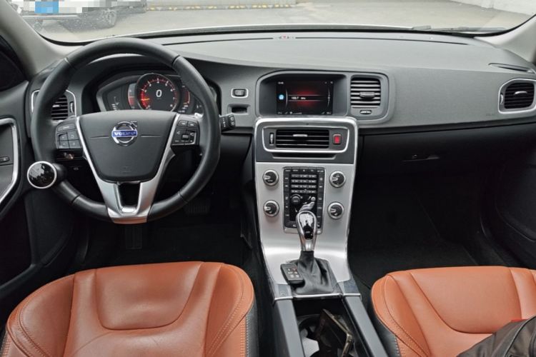 Used Volvo V60 2017 T5 Zhiya Edition China V Standard Center Console